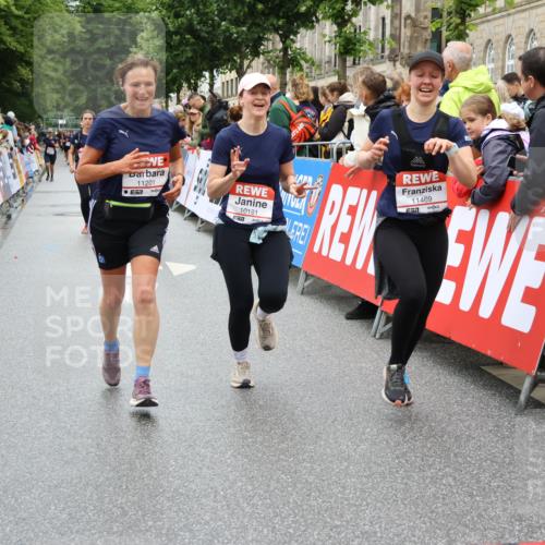 14.06.2026 - REWE Women's Run Strokosch-Dieckow http://msf.ph/oto/9784427 14.06.2026 10:02:50 Ziel 10181, 10261, 10617, 10639, 10932, 11110, 11201, 11448, 11469 meine-sportfotos.de