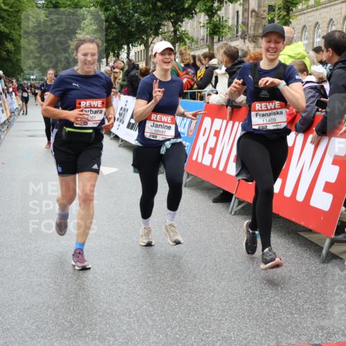 14.06.2026 - REWE Women's Run Strokosch-Dieckow http://msf.ph/oto/9784438 14.06.2026 10:02:50 Ziel 10181, 10261, 10617, 10639, 10932, 11110, 11201, 11448, 11469 meine-sportfotos.de