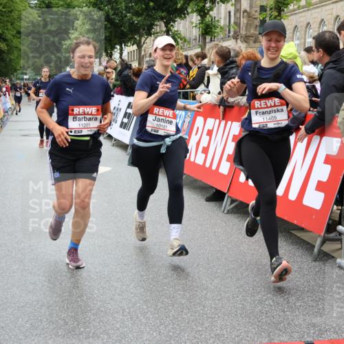 14.06.2026 - REWE Women's Run Strokosch-Dieckow http://msf.ph/oto/9784446 14.06.2026 10:02:50 Ziel 10181, 10261, 10617, 10639, 10932, 11110, 11201, 11448, 11469 meine-sportfotos.de