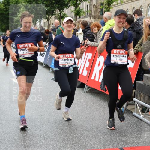 14.06.2026 - REWE Women's Run Strokosch-Dieckow http://msf.ph/oto/9784478 14.06.2026 10:02:50 Ziel 10181, 10261, 10617, 10639, 10932, 11110, 11201, 11448, 11469 meine-sportfotos.de