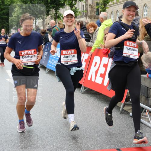 14.06.2026 - REWE Women's Run Strokosch-Dieckow http://msf.ph/oto/9784498 14.06.2026 10:02:50 Ziel 10181, 10261, 10617, 10639, 10932, 11110, 11201, 11448, 11469 meine-sportfotos.de