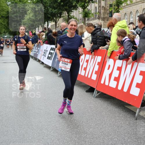 14.06.2026 - REWE Women's Run Strokosch-Dieckow http://msf.ph/oto/9784516 14.06.2026 10:02:52 Ziel 10181, 10639, 10932, 11110, 11201, 11448, 11469 meine-sportfotos.de