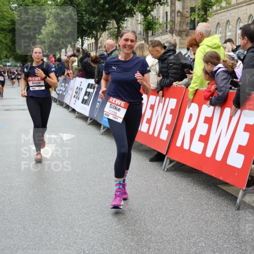 14.06.2026 - REWE Women's Run Strokosch-Dieckow http://msf.ph/oto/9784526 14.06.2026 10:02:52 Ziel 10181, 10639, 10932, 11110, 11201, 11448, 11469 meine-sportfotos.de