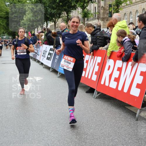 14.06.2026 - REWE Women's Run Strokosch-Dieckow http://msf.ph/oto/9784534 14.06.2026 10:02:52 Ziel 10181, 10639, 10932, 11110, 11201, 11448, 11469 meine-sportfotos.de
