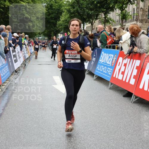 14.06.2026 - REWE Women's Run Strokosch-Dieckow http://msf.ph/oto/9784553 14.06.2026 10:02:54 Ziel 10181, 10639, 11110, 11201, 11448, 11469 meine-sportfotos.de