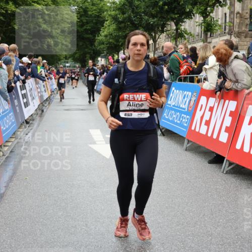 14.06.2026 - REWE Women's Run Strokosch-Dieckow http://msf.ph/oto/9784594 14.06.2026 10:02:54 Ziel 10181, 10639, 11110, 11201, 11448, 11469 meine-sportfotos.de