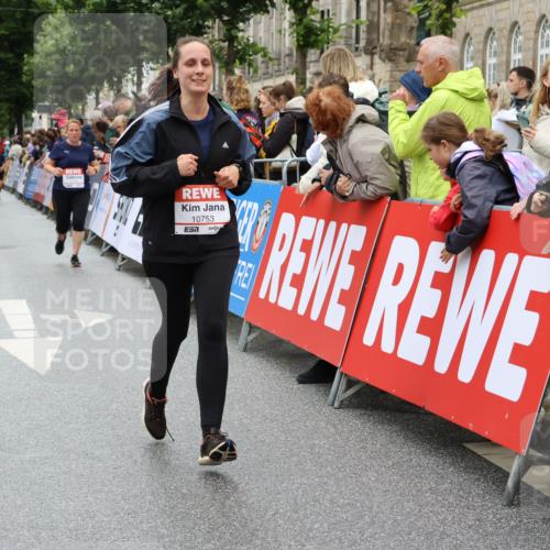 14.06.2026 - REWE Women's Run Strokosch-Dieckow http://msf.ph/oto/9784613 14.06.2026 10:03:01 Ziel 10170, 10631, 10639, 10753, 11110 meine-sportfotos.de