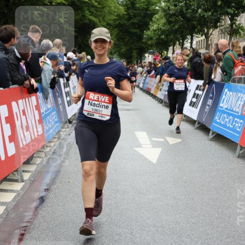 14.06.2026 - REWE Women's Run Strokosch-Dieckow http://msf.ph/oto/9784660 14.06.2026 10:03:02 Ziel 10170, 10631, 10639, 10753 meine-sportfotos.de