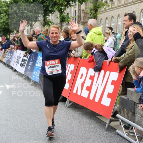 14.06.2026 - REWE Women's Run Strokosch-Dieckow http://msf.ph/oto/9784690 14.06.2026 10:03:05 Ziel 10170, 10631, 10753 meine-sportfotos.de