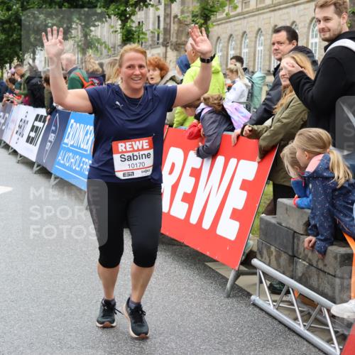 14.06.2026 - REWE Women's Run Strokosch-Dieckow http://msf.ph/oto/9784726 14.06.2026 10:03:05 Ziel 10170, 10631, 10753 meine-sportfotos.de