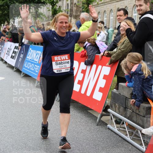 14.06.2026 - REWE Women's Run Strokosch-Dieckow http://msf.ph/oto/9784735 14.06.2026 10:03:05 Ziel 10170, 10631, 10753 meine-sportfotos.de