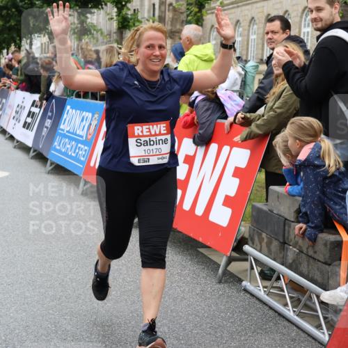 14.06.2026 - REWE Women's Run Strokosch-Dieckow http://msf.ph/oto/9784743 14.06.2026 10:03:05 Ziel 10170, 10631, 10753 meine-sportfotos.de