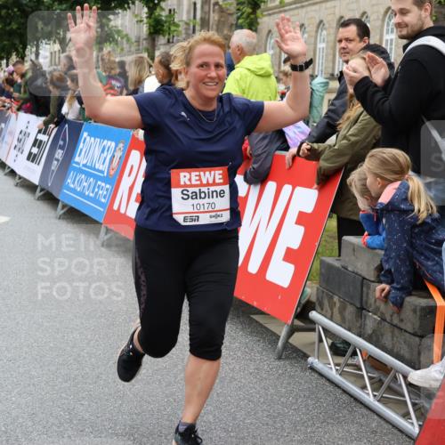 14.06.2026 - REWE Women's Run Strokosch-Dieckow http://msf.ph/oto/9784752 14.06.2026 10:03:05 Ziel 10170, 10631, 10753 meine-sportfotos.de