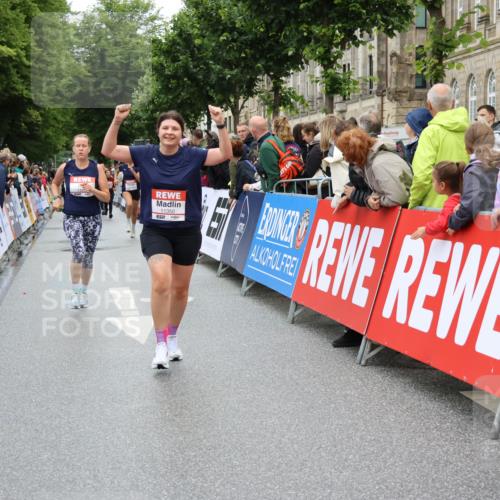 14.06.2026 - REWE Women's Run Strokosch-Dieckow http://msf.ph/oto/9784762 14.06.2026 10:03:09 Ziel 10170, 10224, 10631, 10753, 11350, 11523 meine-sportfotos.de
