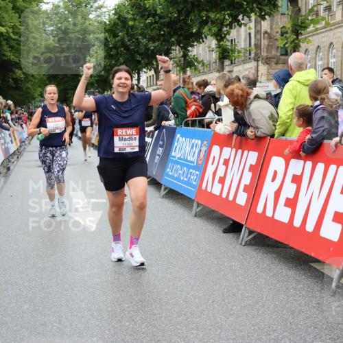14.06.2026 - REWE Women's Run Strokosch-Dieckow http://msf.ph/oto/9784807 14.06.2026 10:03:10 Ziel 10029, 10170, 10224, 10510, 10631, 11350, 11523 meine-sportfotos.de