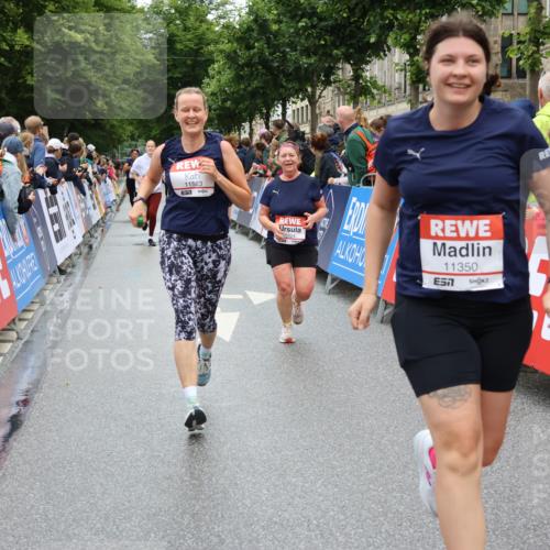 14.06.2026 - REWE Women's Run Strokosch-Dieckow http://msf.ph/oto/9784815 14.06.2026 10:03:11 Ziel 10029, 10170, 10224, 10510, 11350, 11523 meine-sportfotos.de