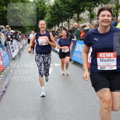 14.06.2026 - REWE Women's Run Strokosch-Dieckow http://msf.ph/oto/9784824 14.06.2026 10:03:11 Ziel 10029, 10170, 10224, 10510, 11350, 11523 meine-sportfotos.de