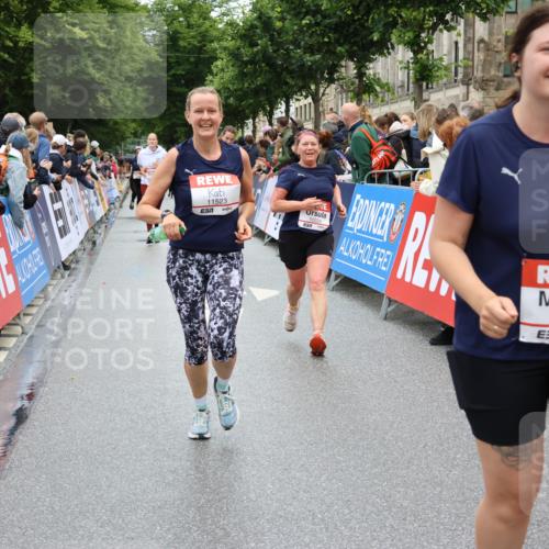 14.06.2026 - REWE Women's Run Strokosch-Dieckow http://msf.ph/oto/9784839 14.06.2026 10:03:11 Ziel 10029, 10170, 10224, 10510, 11350, 11523 meine-sportfotos.de
