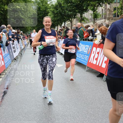 14.06.2026 - REWE Women's Run Strokosch-Dieckow http://msf.ph/oto/9784844 14.06.2026 10:03:11 Ziel 10029, 10170, 10224, 10510, 11350, 11523 meine-sportfotos.de