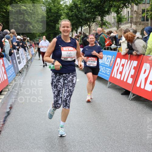 14.06.2026 - REWE Women's Run Strokosch-Dieckow http://msf.ph/oto/9784859 14.06.2026 10:03:11 Ziel 10029, 10170, 10224, 10510, 11350, 11523 meine-sportfotos.de