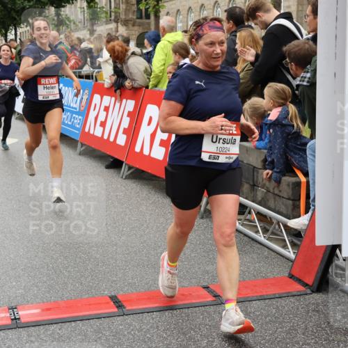 14.06.2026 - REWE Women's Run Strokosch-Dieckow http://msf.ph/oto/9784875 14.06.2026 10:03:13 Ziel 10029, 10170, 10224, 10510, 11208, 11350, 11444, 11523 meine-sportfotos.de