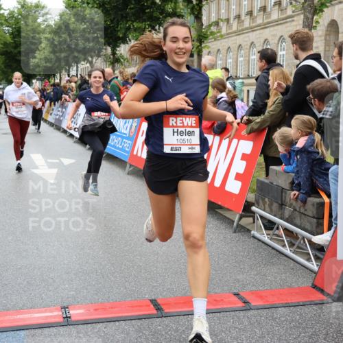 14.06.2026 - REWE Women's Run Strokosch-Dieckow http://msf.ph/oto/9784895 14.06.2026 10:03:14 Ziel 10029, 10224, 10510, 11208, 11350, 11444, 11523 meine-sportfotos.de