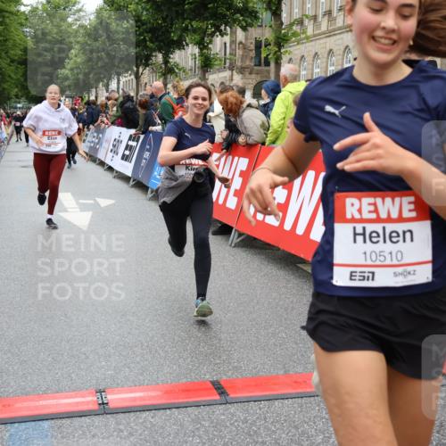 14.06.2026 - REWE Women's Run Strokosch-Dieckow http://msf.ph/oto/9784900 14.06.2026 10:03:14 Ziel 10029, 10224, 10510, 11208, 11350, 11444, 11523 meine-sportfotos.de