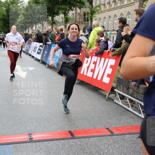 14.06.2026 - REWE Women's Run Strokosch-Dieckow http://msf.ph/oto/9784915 14.06.2026 10:03:14 Ziel 10029, 10224, 10510, 11208, 11350, 11444, 11523 meine-sportfotos.de