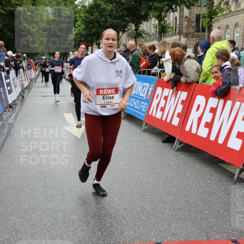 14.06.2026 - REWE Women's Run Strokosch-Dieckow http://msf.ph/oto/9784920 14.06.2026 10:03:16 Ziel 10028, 10029, 10224, 10510, 10670, 10785, 11208, 11350, 11444, 11523 meine-sportfotos.de