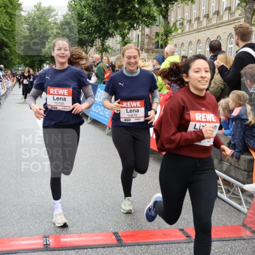 14.06.2026 - REWE Women's Run Strokosch-Dieckow http://msf.ph/oto/9784982 14.06.2026 10:03:20 Ziel 10028, 10029, 10224, 10510, 10670, 10785, 11208, 11444 meine-sportfotos.de