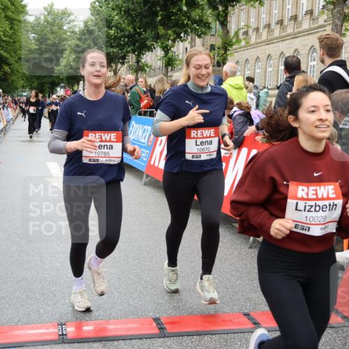 14.06.2026 - REWE Women's Run Strokosch-Dieckow http://msf.ph/oto/9784992 14.06.2026 10:03:20 Ziel 10028, 10029, 10224, 10510, 10670, 10785, 11208, 11444 meine-sportfotos.de