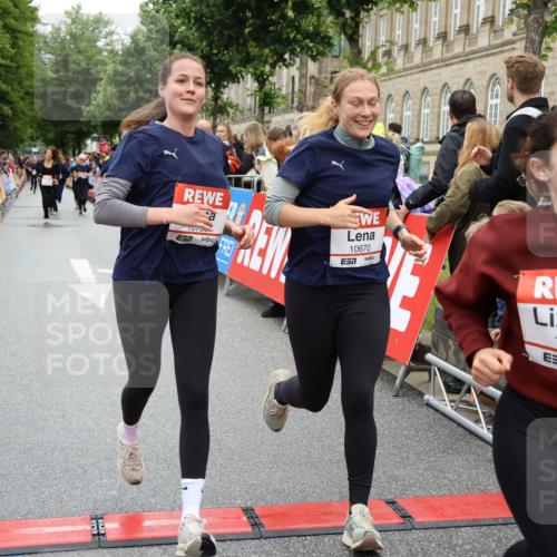 14.06.2026 - REWE Women's Run Strokosch-Dieckow http://msf.ph/oto/9785001 14.06.2026 10:03:20 Ziel 10028, 10029, 10224, 10510, 10670, 10785, 11208, 11444 meine-sportfotos.de