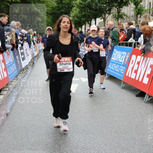 14.06.2026 - REWE Women's Run Strokosch-Dieckow http://msf.ph/oto/9785010 14.06.2026 10:03:26 Ziel 10026, 10028, 10323, 10421, 10527, 10652, 10670, 10785, 11366 meine-sportfotos.de