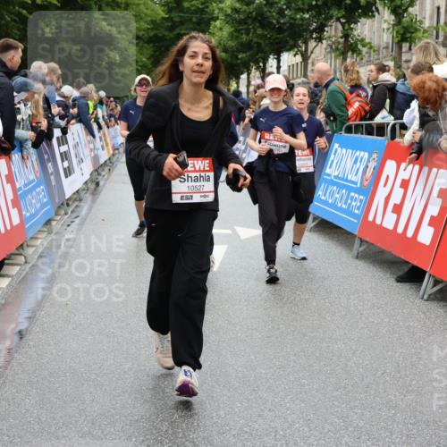 14.06.2026 - REWE Women's Run Strokosch-Dieckow http://msf.ph/oto/9785015 14.06.2026 10:03:26 Ziel 10026, 10028, 10323, 10421, 10527, 10652, 10670, 10785, 11366 meine-sportfotos.de