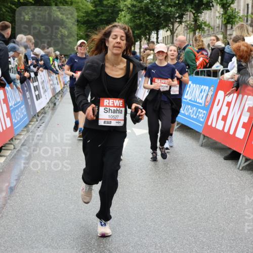 14.06.2026 - REWE Women's Run Strokosch-Dieckow http://msf.ph/oto/9785024 14.06.2026 10:03:26 Ziel 10026, 10028, 10323, 10421, 10527, 10652, 10670, 10785, 11366 meine-sportfotos.de