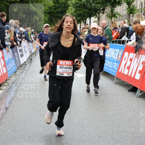 14.06.2026 - REWE Women's Run Strokosch-Dieckow http://msf.ph/oto/9785029 14.06.2026 10:03:26 Ziel 10026, 10028, 10323, 10421, 10527, 10652, 10670, 10785, 11366 meine-sportfotos.de