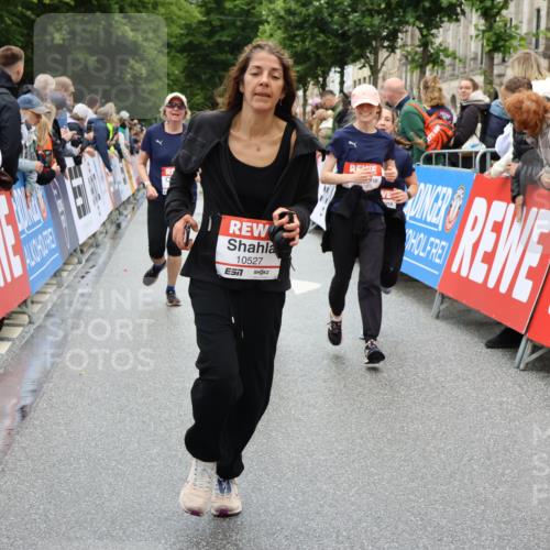 14.06.2026 - REWE Women's Run Strokosch-Dieckow http://msf.ph/oto/9785034 14.06.2026 10:03:26 Ziel 10026, 10028, 10323, 10421, 10527, 10652, 10670, 10785, 11366 meine-sportfotos.de