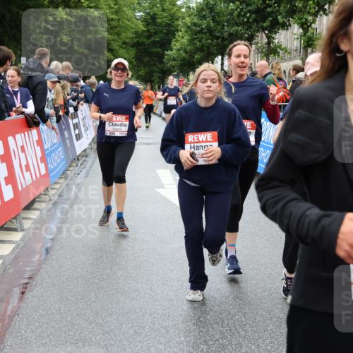 14.06.2026 - REWE Women's Run Strokosch-Dieckow http://msf.ph/oto/9785038 14.06.2026 10:03:27 Ziel 10026, 10028, 10323, 10421, 10527, 10549, 10652, 10670, 10785, 11366 meine-sportfotos.de
