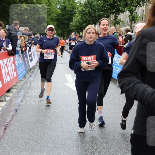 14.06.2026 - REWE Women's Run Strokosch-Dieckow http://msf.ph/oto/9785042 14.06.2026 10:03:28 Ziel 10026, 10323, 10421, 10527, 10549, 10647, 10652, 10670, 10785, 11366 meine-sportfotos.de