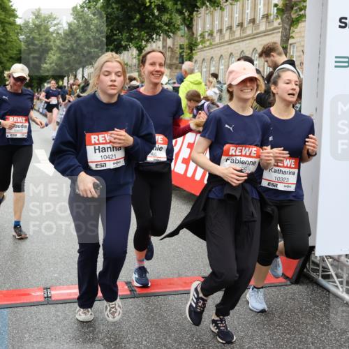 14.06.2026 - REWE Women's Run Strokosch-Dieckow http://msf.ph/oto/9785052 14.06.2026 10:03:28 Ziel 10026, 10323, 10421, 10527, 10549, 10647, 10652, 10670, 10785, 11366 meine-sportfotos.de