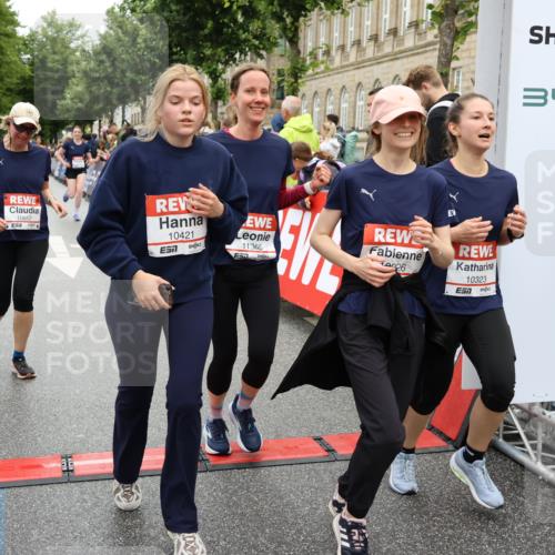 14.06.2026 - REWE Women's Run Strokosch-Dieckow http://msf.ph/oto/9785057 14.06.2026 10:03:28 Ziel 10026, 10323, 10421, 10527, 10549, 10647, 10652, 10670, 10785, 11366 meine-sportfotos.de