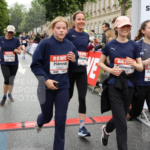 14.06.2026 - REWE Women's Run Strokosch-Dieckow http://msf.ph/oto/9785065 14.06.2026 10:03:29 Ziel 10026, 10323, 10421, 10527, 10549, 10647, 10652, 11366 meine-sportfotos.de