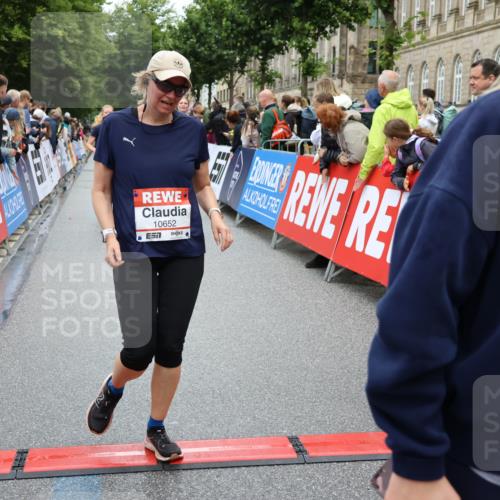 14.06.2026 - REWE Women's Run Strokosch-Dieckow http://msf.ph/oto/9785069 14.06.2026 10:03:29 Ziel 10026, 10323, 10421, 10527, 10549, 10647, 10652, 11366 meine-sportfotos.de