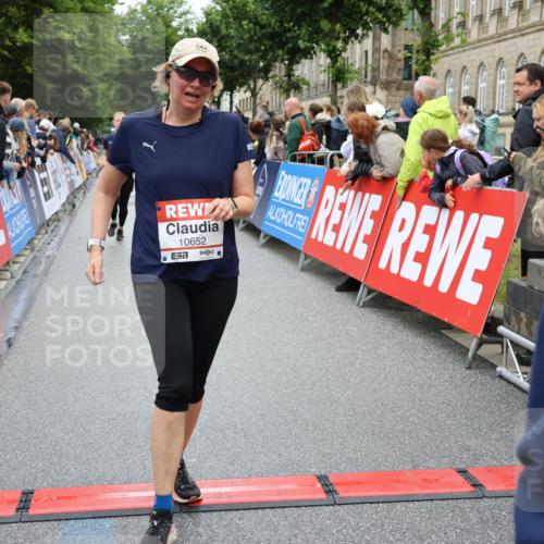 14.06.2026 - REWE Women's Run Strokosch-Dieckow http://msf.ph/oto/9785077 14.06.2026 10:03:29 Ziel 10026, 10323, 10421, 10527, 10549, 10647, 10652, 11366 meine-sportfotos.de