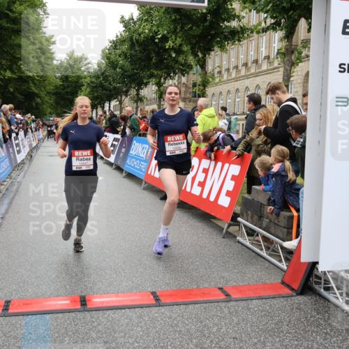 14.06.2026 - REWE Women's Run Strokosch-Dieckow http://msf.ph/oto/9785087 14.06.2026 10:03:31 Ziel 10026, 10323, 10421, 10527, 10549, 10647, 10652, 11366 meine-sportfotos.de