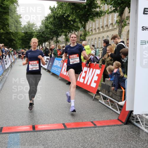 14.06.2026 - REWE Women's Run Strokosch-Dieckow http://msf.ph/oto/9785091 14.06.2026 10:03:31 Ziel 10026, 10323, 10421, 10527, 10549, 10647, 10652, 11366 meine-sportfotos.de
