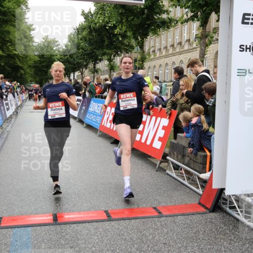 14.06.2026 - REWE Women's Run Strokosch-Dieckow http://msf.ph/oto/9785096 14.06.2026 10:03:32 Ziel 10026, 10032, 10323, 10421, 10527, 10549, 10647, 10652, 11366 meine-sportfotos.de