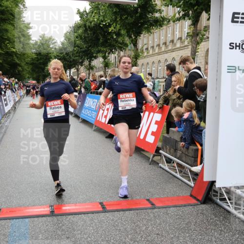 14.06.2026 - REWE Women's Run Strokosch-Dieckow http://msf.ph/oto/9785100 14.06.2026 10:03:32 Ziel 10026, 10032, 10323, 10421, 10527, 10549, 10647, 10652, 11366 meine-sportfotos.de