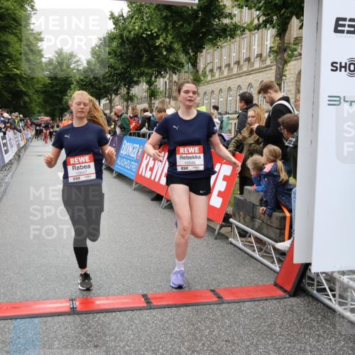 14.06.2026 - REWE Women's Run Strokosch-Dieckow http://msf.ph/oto/9785105 14.06.2026 10:03:32 Ziel 10026, 10032, 10323, 10421, 10527, 10549, 10647, 10652, 11366 meine-sportfotos.de