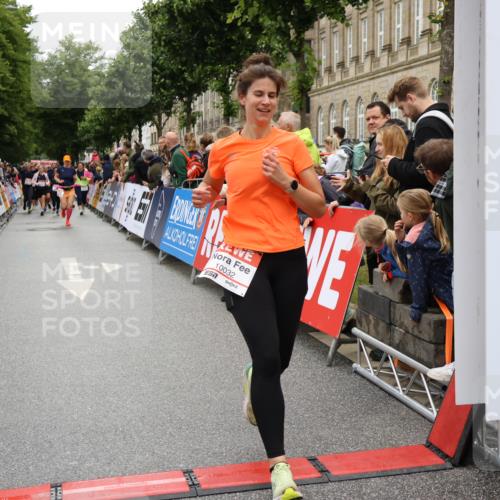 14.06.2026 - REWE Women's Run Strokosch-Dieckow http://msf.ph/oto/9785134 14.06.2026 10:03:36 Ziel 10026, 10032, 10323, 10421, 10549, 10647, 10652, 11366 meine-sportfotos.de